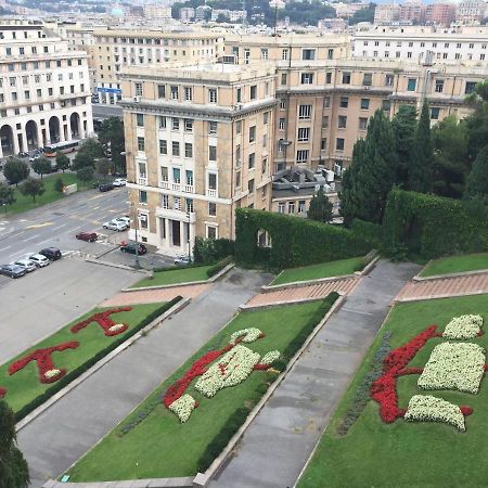 Appartamento In Centro Zona Fiera,Davanti Al Galliera ジェノヴァ エクステリア 写真